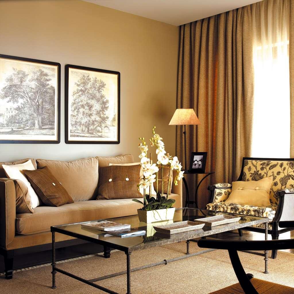 Asia Gardens Hotel & Thai Spa, A Royal Hideaway Hotel Finestrat Cameră foto A living room