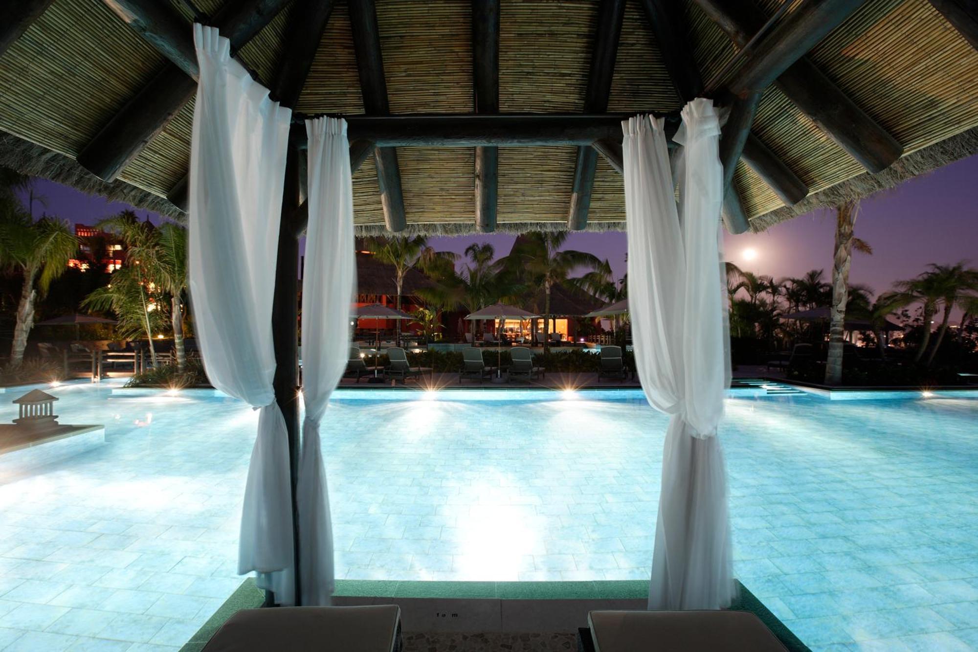 Asia Gardens Hotel & Thai Spa, A Royal Hideaway Hotel Finestrat Facilități foto The pool at the Hard Rock Hotel