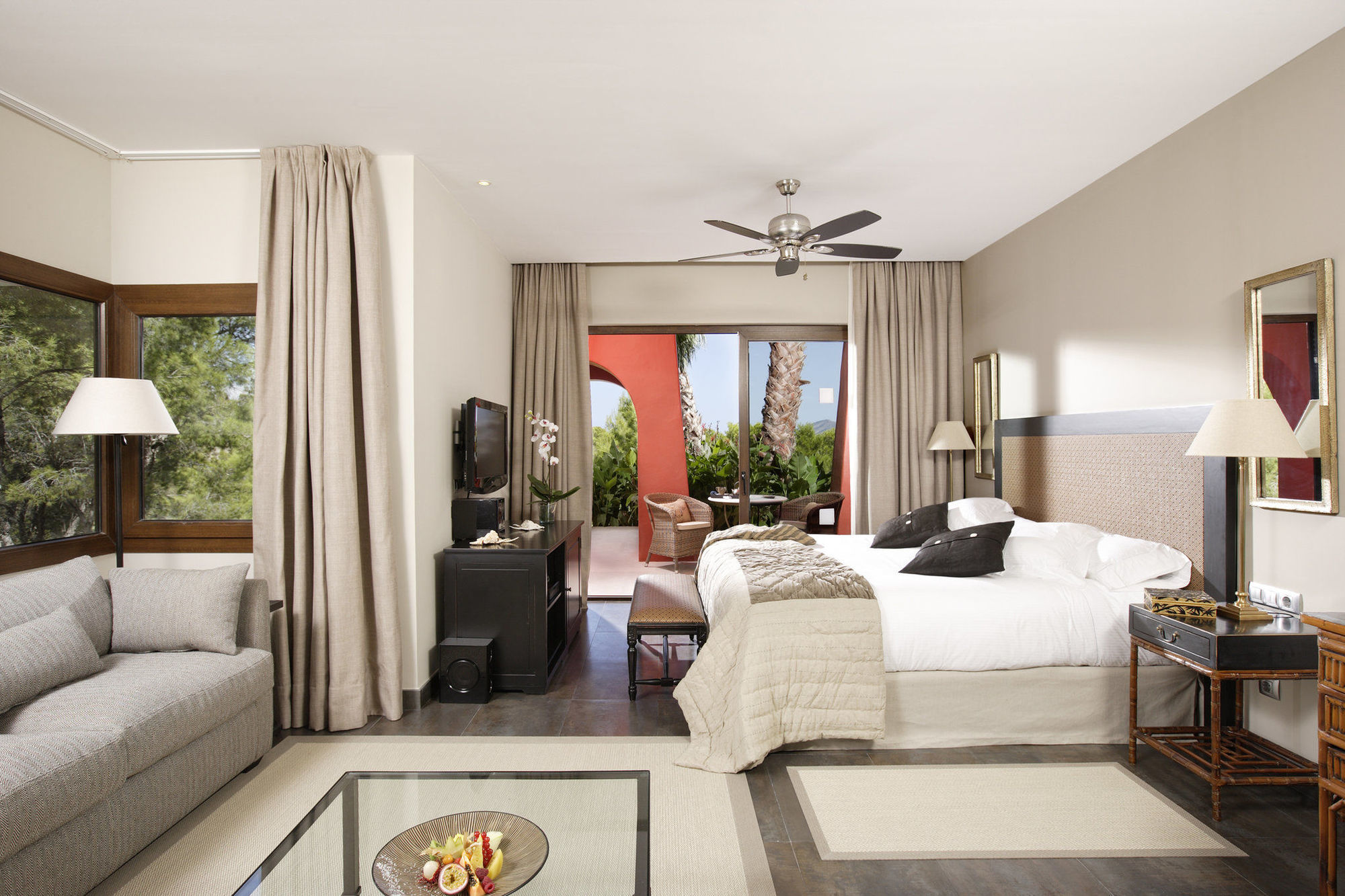 Asia Gardens Hotel & Thai Spa, A Royal Hideaway Hotel Finestrat Cameră foto A room at the hotel