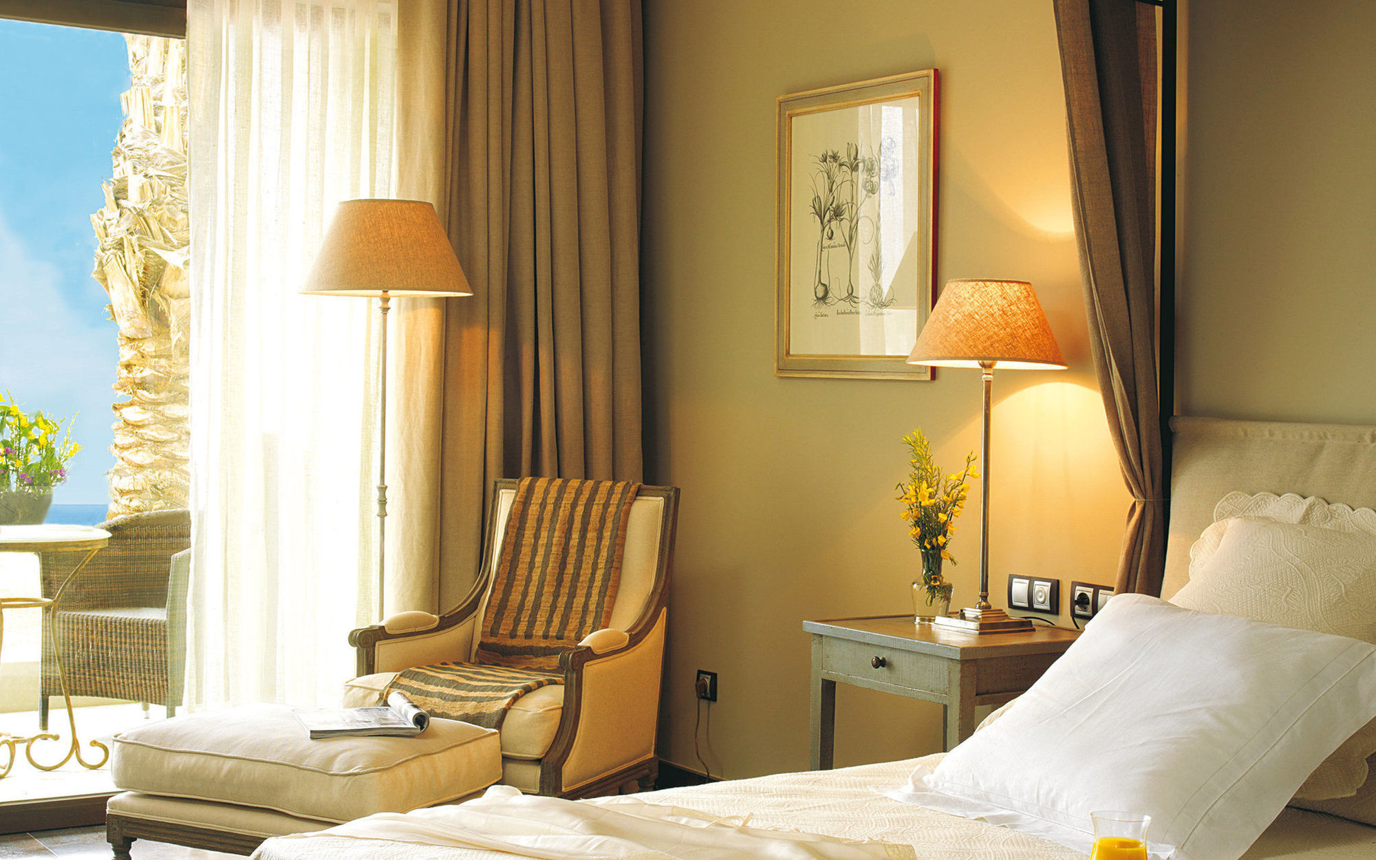 Asia Gardens Hotel & Thai Spa, A Royal Hideaway Hotel Finestrat Cameră foto A room at the hotel