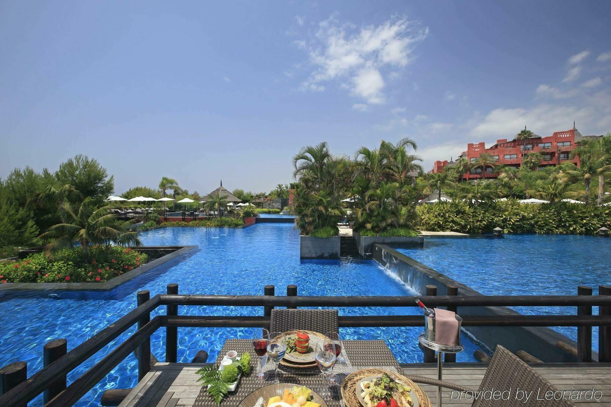 Asia Gardens Hotel & Thai Spa, A Royal Hideaway Hotel Finestrat Facilități foto The pool at the Kempinski, Muscat